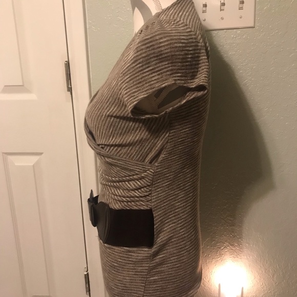 Striped tee - v-neck& faux belt trim. - Picture 4 of 6